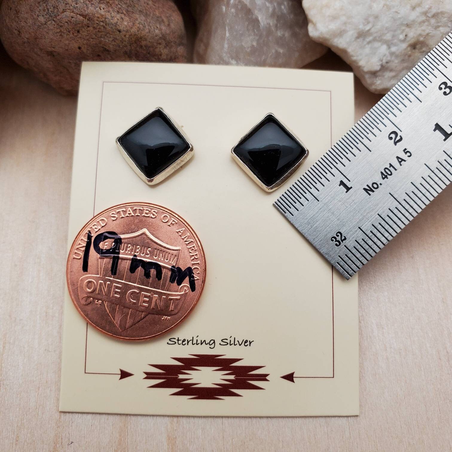 ピアス [BLACKMUSE] Square stone craft post Earrings 925forher 8mm Square Black Post Earrings | Dainty Black Stud