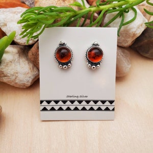 925ForHer Boucles d’oreilles délicates en ambre | Boucles d&#39;oreilles en argent sterling | Boucles d’oreilles à tige en ambre jaune | Boucles d’oreilles Amber Post | Petites Boucles D&#39;oreilles Sud-Ouest