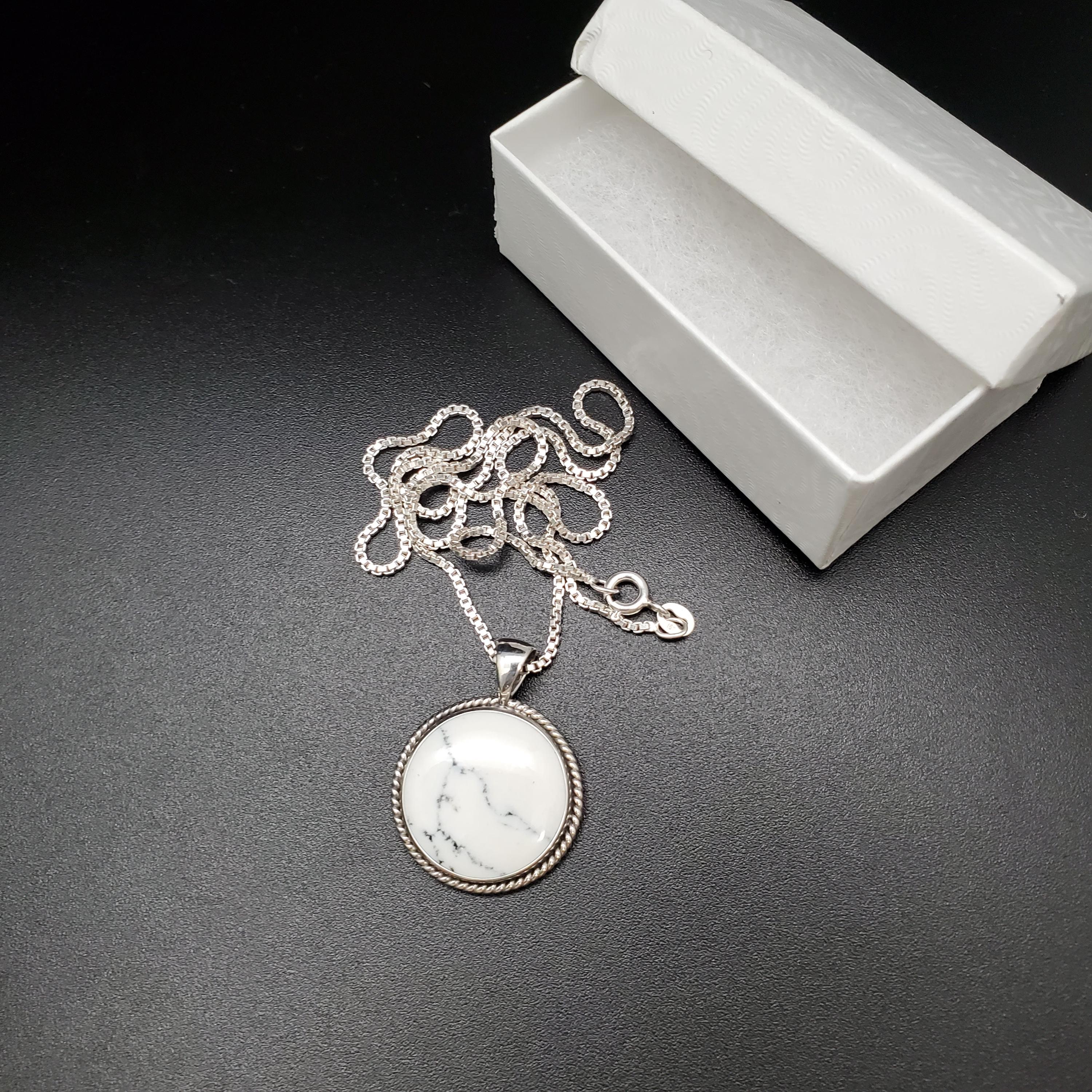 925ForHer ホワイトバッファローネックレスペンダント シルバー