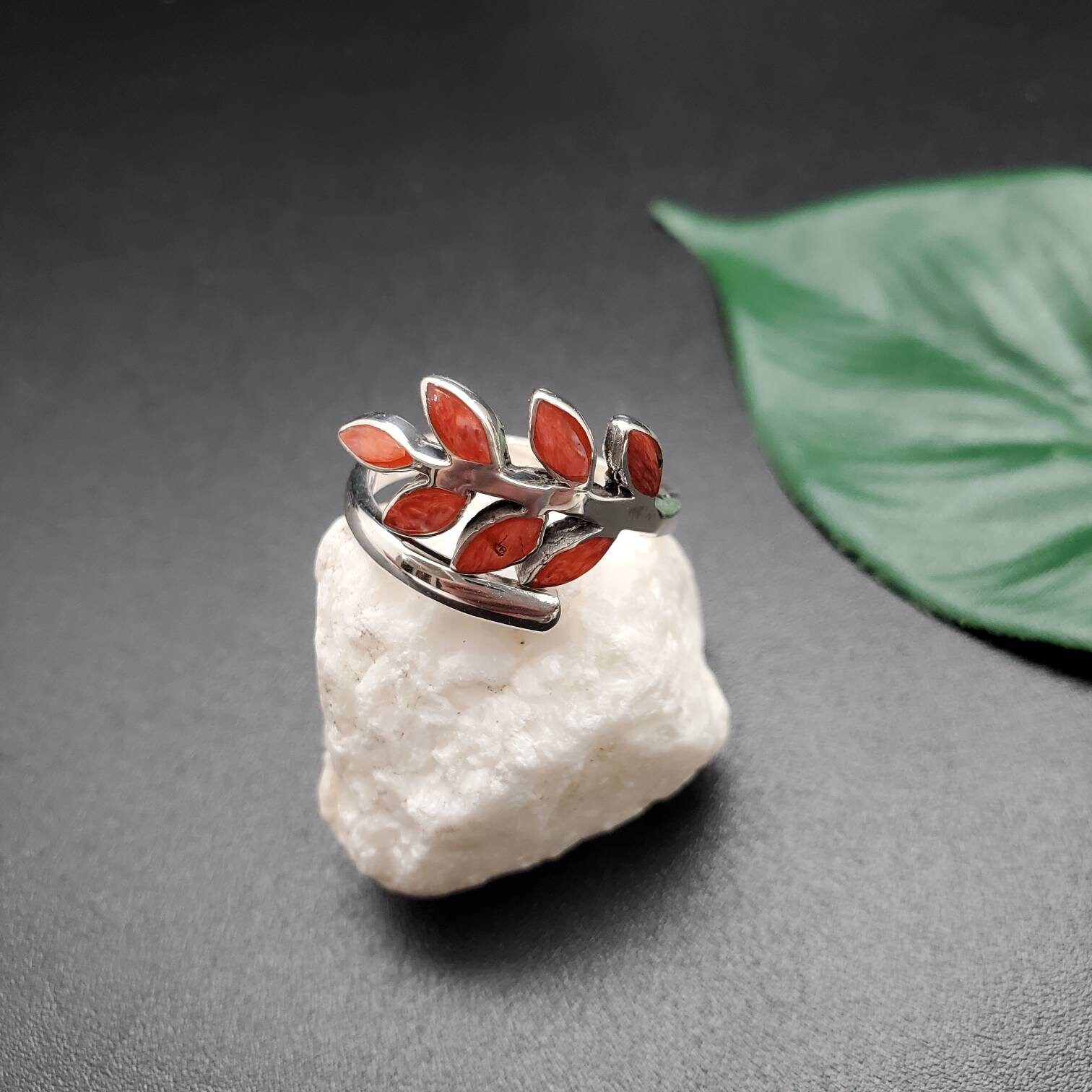 置物 Uri UH#111 Orange Spiny Oyster Inlay Leaf Ring | Adjustable