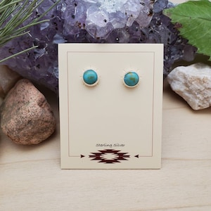 925 Boucles d&#39;oreilles ForHer 6 mm Kingman turquoise | 925 petits clous d&#39;oreilles turquoise véritable | Boucles d&#39;oreilles de tous les jours | clous minimalistes | Fait main aux Etats-Unis