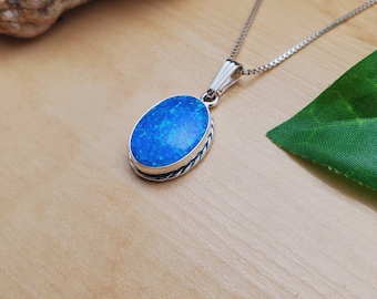 Colgante de collar de ópalo azul deep ocean con cadena de caja de plata / colgante de ópalo de plata esterlina suroeste / collar de ópalo azul oscuro / Hecho en EE. UU.