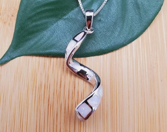 Délicat Opale Blanche Inlay Swirl Collier Pendentif avec Chaîne en Argent | Pendentif Opale en Argent Sterling | Superbe pendentif unique en opale blanche