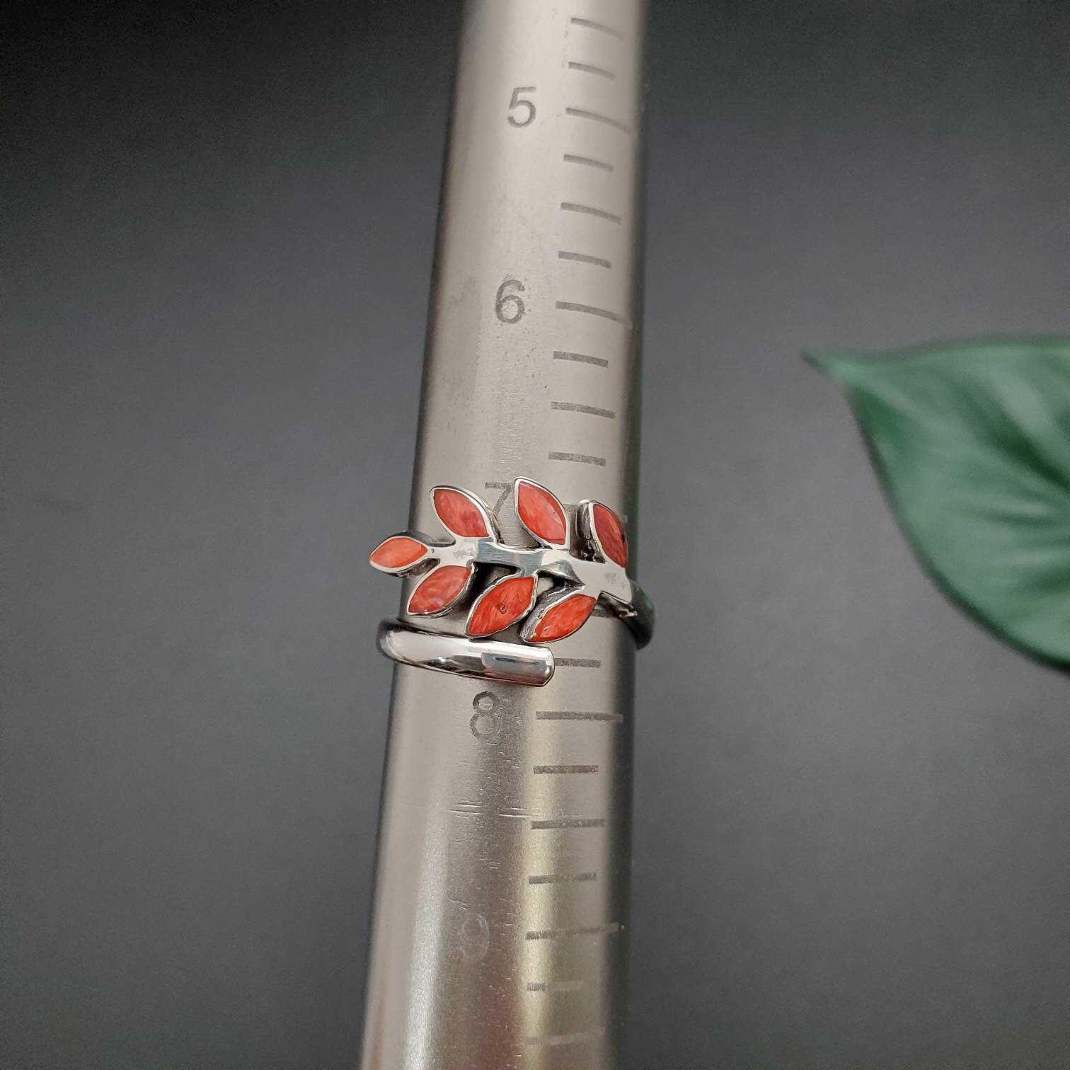 UH#111 Orange Spiny Oyster Inlay Leaf Ring | Adjustable