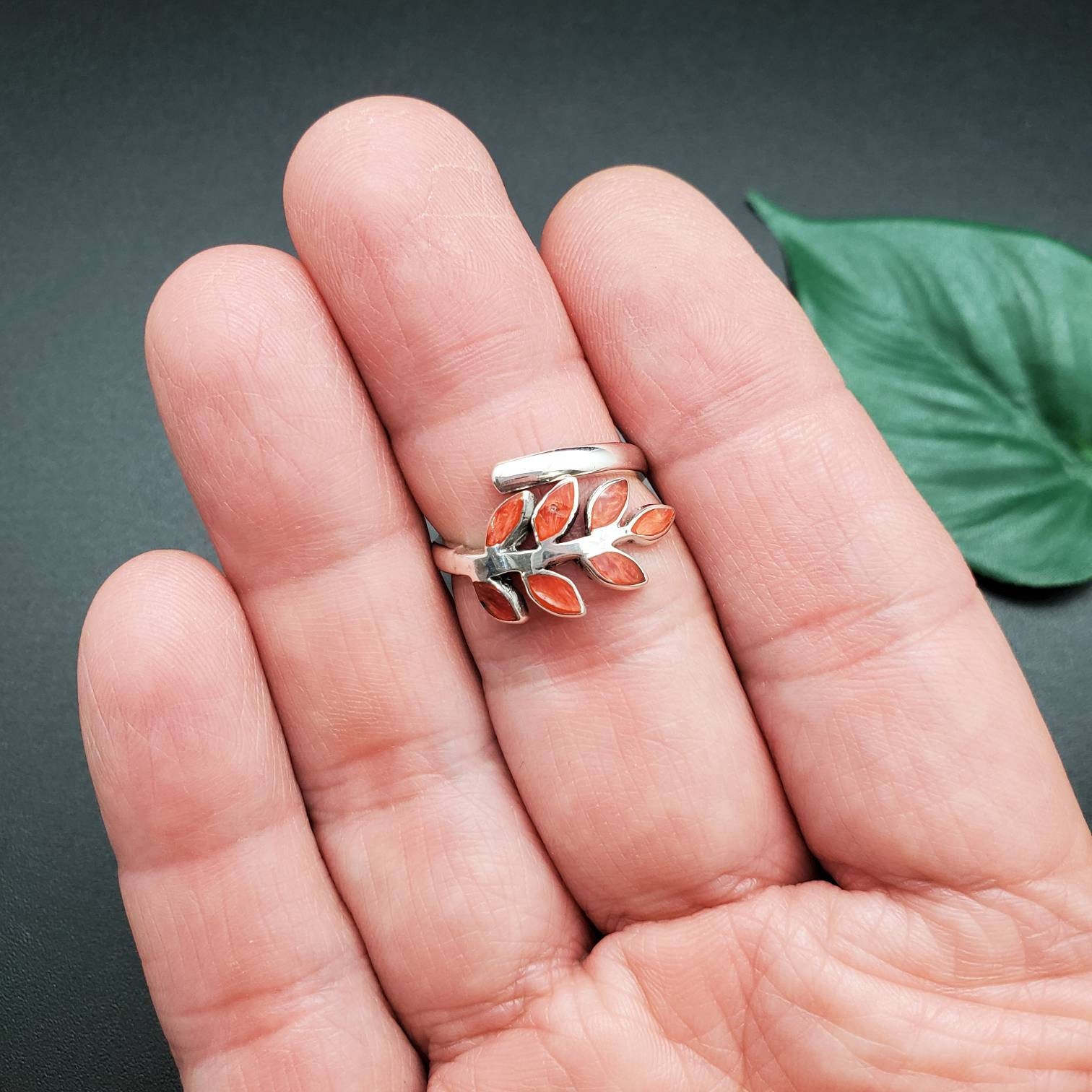 UH#111 Orange Spiny Oyster Inlay Leaf Ring | Adjustable