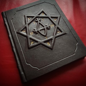 Aleister Crowley, Księga Prawa, Książka o czarach, Książka o okultyzmie, Książka o filozofii, Książka o religii, Książka non-fiction, Książka o magii, Książka o Thelemie,