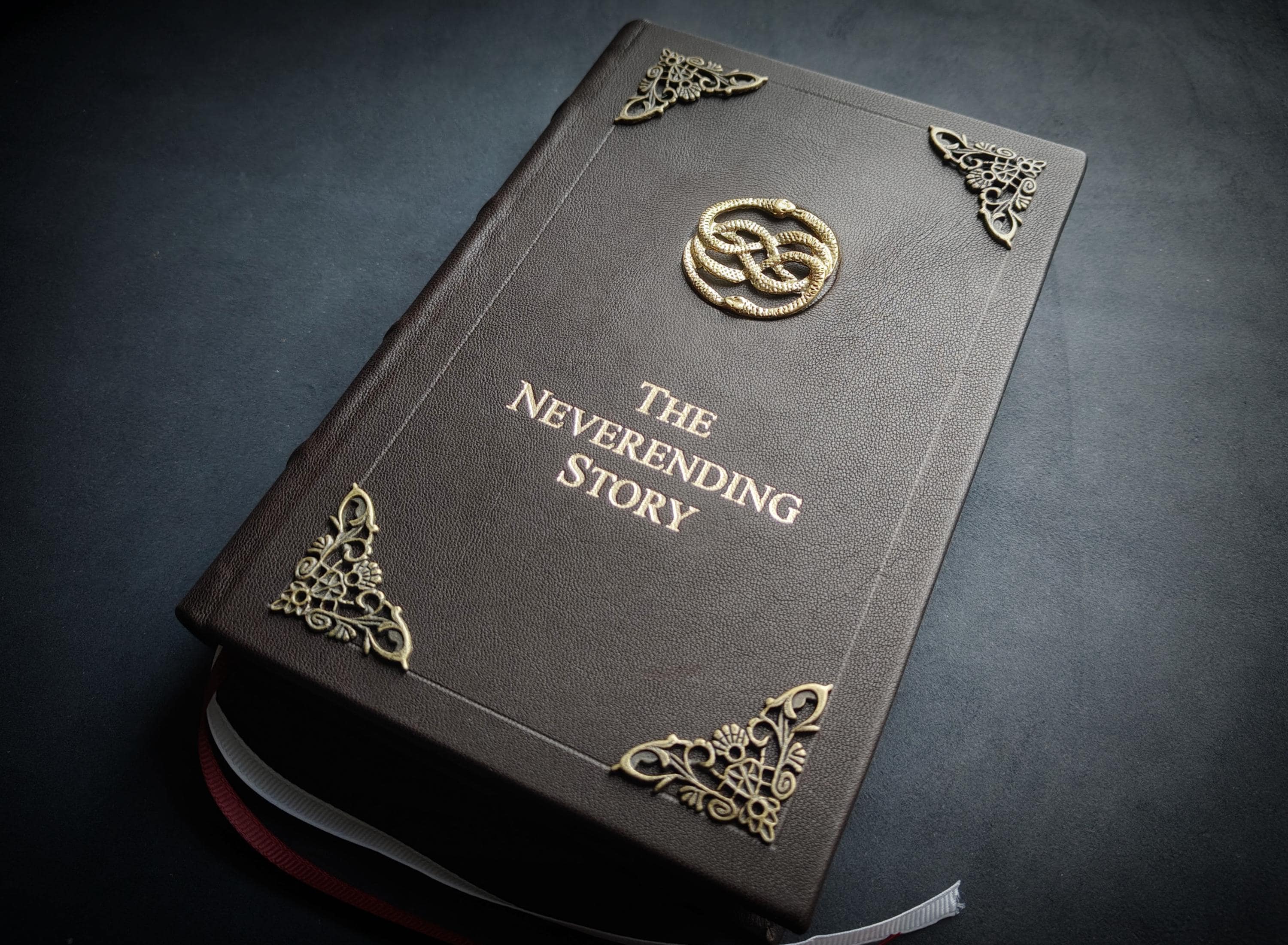 海外 送料込み 　ネバーエンディングストーリー　本　小道具 希少 海外 送料込み ネバーエンディングストーリー本小道具 希少