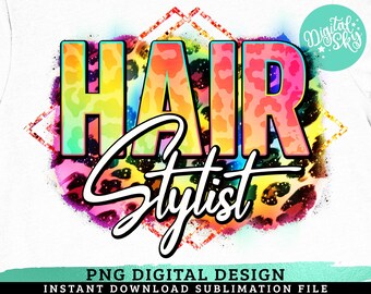 Könnte beinhalten: Ein farbenfrohes digitales Design mit den Worten "Hair Stylist" in einem Regenbogen-Verlauf auf einem Leopardenmuster-Hintergrund. Das Design ist perfekt für die Verwendung auf T-Shirts, Tassen und anderen Waren.