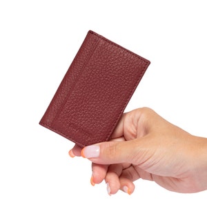 Estuche de tarjeta de bolsillo vertical delgado de cuero burdeos, Estuche de tarjeta de cuero de mujer, Cartera de cuero de hombre, Estuche de cuero unisex, Tarjetero minimalista