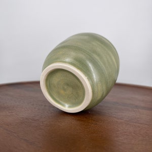 Tasse verte simple, Yunomi, céramique faite à la main, 8oz Prêt à expédier image 4