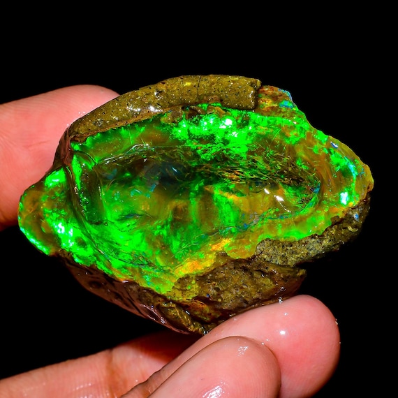 Ethiopian Opal Rough Gemstone: Flashy Fire Crystal, CTS