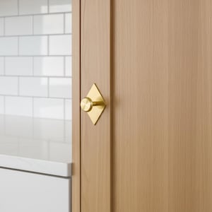 Mässingsknopp med diamantformad bakplatta - Modern design - EXKLUSIV
