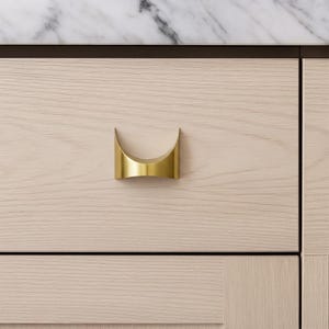 Puxador de latão Brasília, estilo moderno de meados do século XX, para armários e móveis | Pequena empresa dos EUA (VENDIDO INDIVIDUALMENTE)