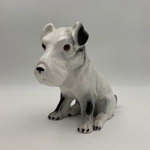 Chien ancien céramique émaillée, noir et blanc, dans le goût Poteries de Bavent, France / Statuette chien faience taille XL - XXème siècle