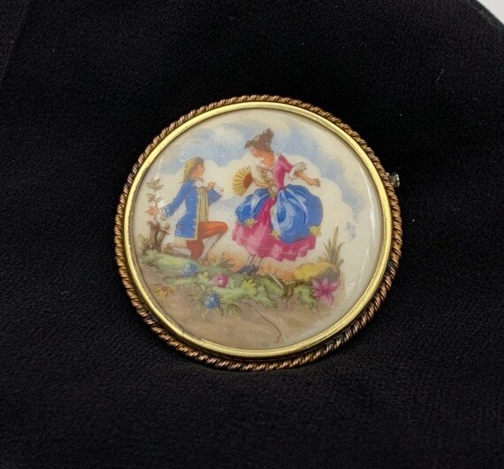Broche Ancienne En Porcelaine De Limoges - Décor Scène Galante - Bijou Vintage Occasion