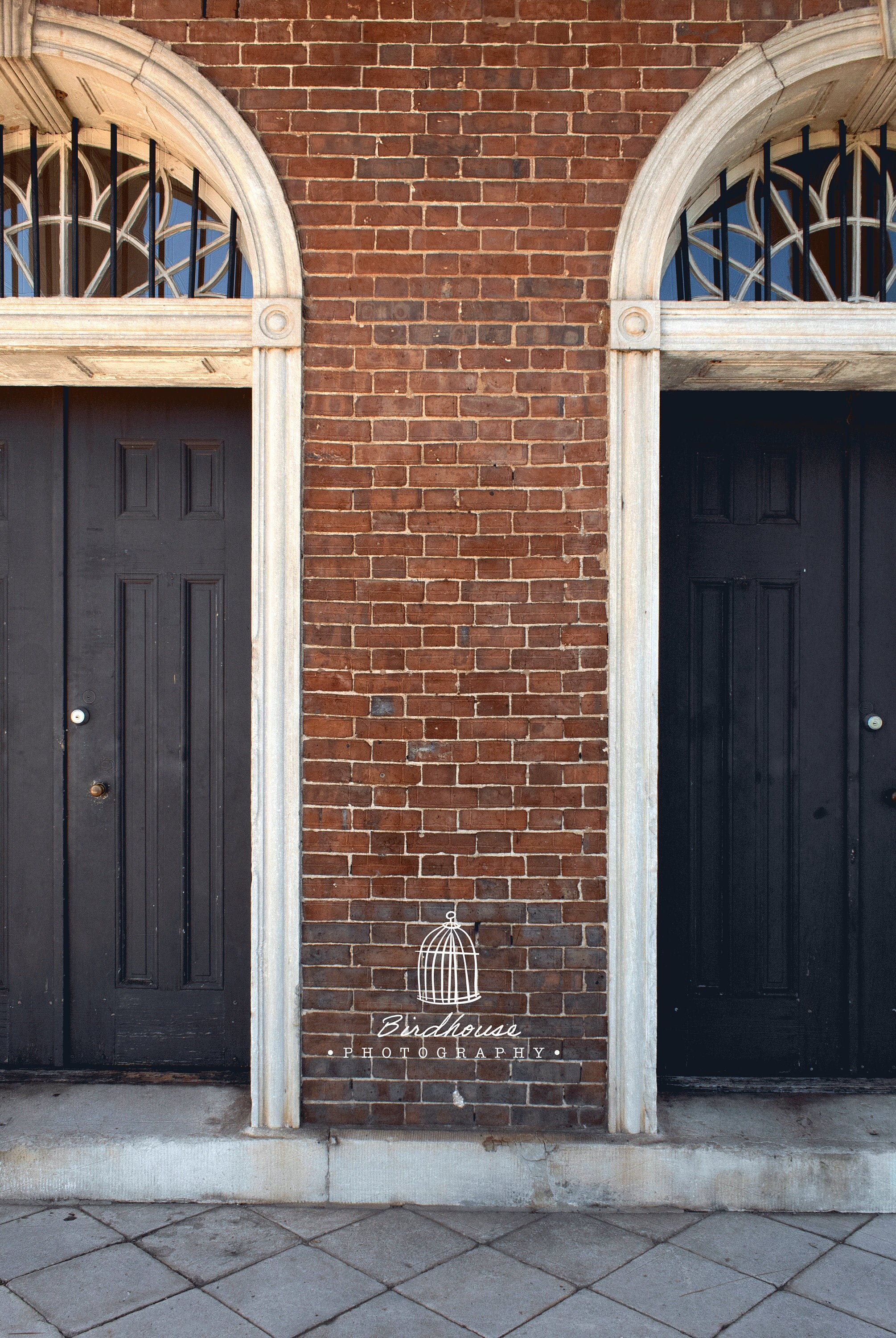 Fotografía de Dos Puertas Negras | Etsy