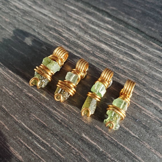 モルダバイト ワイヤーラップペンダント モルダバイト＆グリーントルマリンペンダント || 真鍮ワイヤーラップ