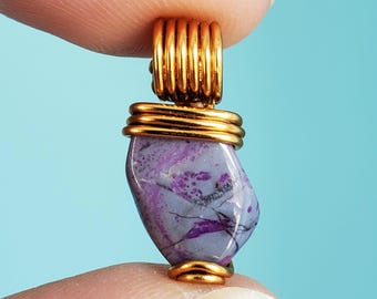 Rare 90's Retro Sugilite Pendant || Retro Vibes Splatter Patterning || Top Quality || Tarnish-Resistant Gold Brass Wire Wrapped Pendant