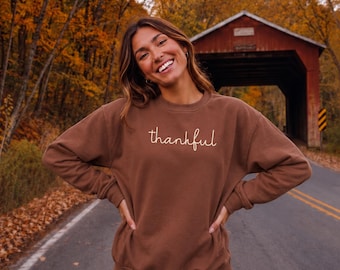 Thankful Sweatshirt, Thanksgiving Crewneck, Fall Graphic Sweatshirt, Minimalist Thankful Shirt, Cozy Autumn Pullover