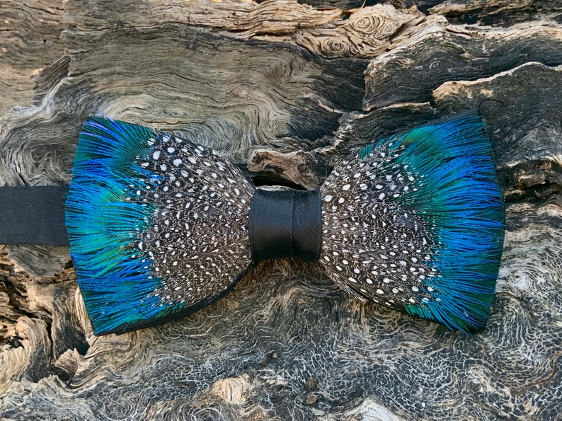 men\u2019s bow tie Wedding bow tie unique tie feather bow tie Peackock groomsmen gift black and white wedding peacock feathers groom gift