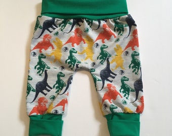 Prêt à partir - Pantalon évolutif Enfant Adaptable, Jersey Coton Lycra, Motif ''Dinosaures multicolores''  (Taille 0 - 6 mois/6 mois-3 ans)