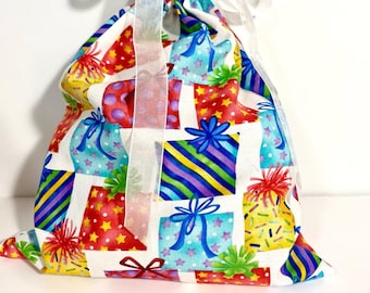 Reusable gift bag made of cotton fabric, available in 2 colors