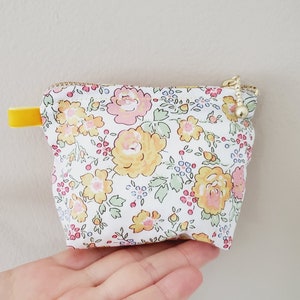 Liberty cosmetic pouch / makeup fabric pouch / flower print bag / mini zipper pouch / pretty print pouch