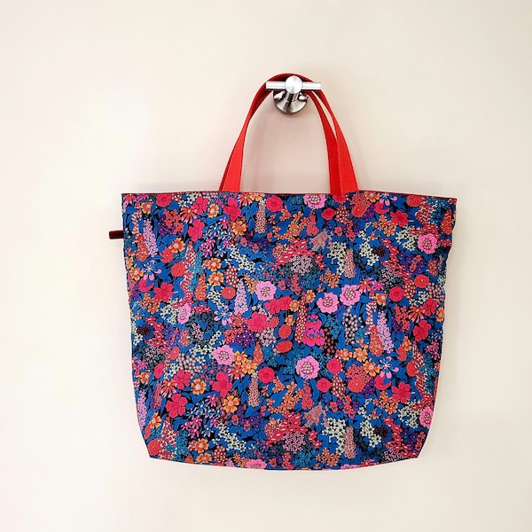 L size Liberty Tana Lawn tote bag / diaper bag / daycare bag / shopping bag / daughter bag / Everyday Everywhere bag