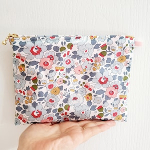 M size Liberty cosmetic pouch / makeup fabric pouch / flower print bag / Zipper pouch / pretty print pouch