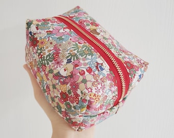 M size / Liberty cosmetic pouch / Special Edition / Makeup fabric pouch / flower print bag / Zipper pouch / pretty print pouch