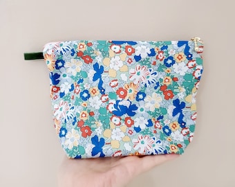 M size / Liberty cosmetic pouch / makeup fabric pouch / flower print bag / mini zipper pouch / pretty print pouch