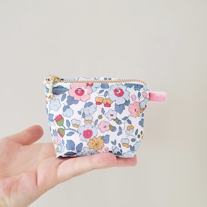 Liberty cosmetic pouch / makeup fabric pouch / flower print bag / mini zipper pouch / pretty print pouch
