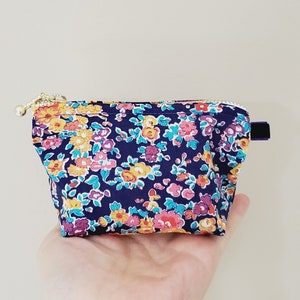 Liberty cosmetic pouch / makeup fabric pouch / flower print bag / mini zipper pouch / pretty print pouch