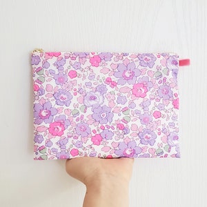 Liberty cosmetic pouch / makeup fabric pouch / flower print bag / mini zipper pouch / pretty print pouch