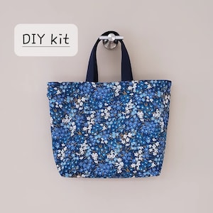 Kit de costura para principiantes / Kit de bolso Liberty de fácil costura / Incluye tela, asa e instrucciones / Medidas: 30 x 23 x 7,6 cm