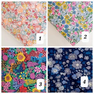Puede incluir: Cuatro muestras de tela con estampados florales. La muestra 1 presenta una mezcla de flores rosas, naranjas y amarillas sobre un fondo claro. La muestra 2 tiene flores azules, amarillas y rosas. La muestra 3 es una vibrante mezcla de flores coloridas. La muestra 4 tiene flores azules y grises sobre un fondo azul marino.