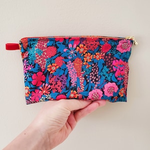 Liberty cosmetic pouch / makeup fabric pouch / flower print bag / mini zipper pouch / pretty print pouch