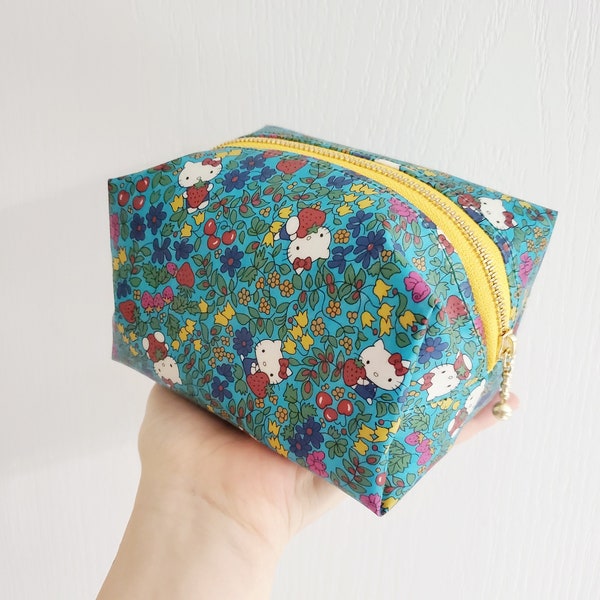 M size / LAMINATED Liberty Cosmetic pouch / Makeup fabric pouch / Printed in Japan / pretty print pouch