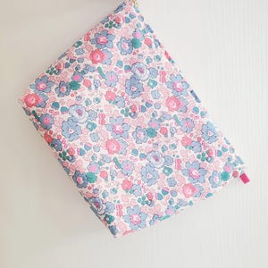 Liberty cosmetic pouch / makeup fabric pouch / flower print bag / mini zipper pouch / pretty print pouch