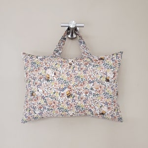 Cuscino da viaggio Liberty / Liberty Tana Lawn 100% cotone / Cuscino da viaggio con maniglia / Cuscino per il pisolino