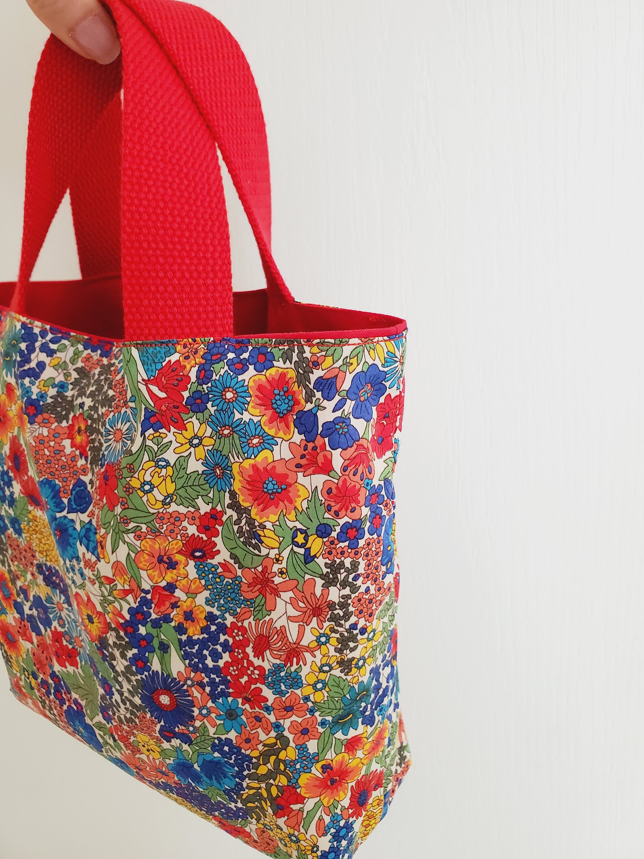 小窓トートバッグ リバティタナローン パッチワーク風リバティ生地トートバッグ - コットンタナ、フェイク