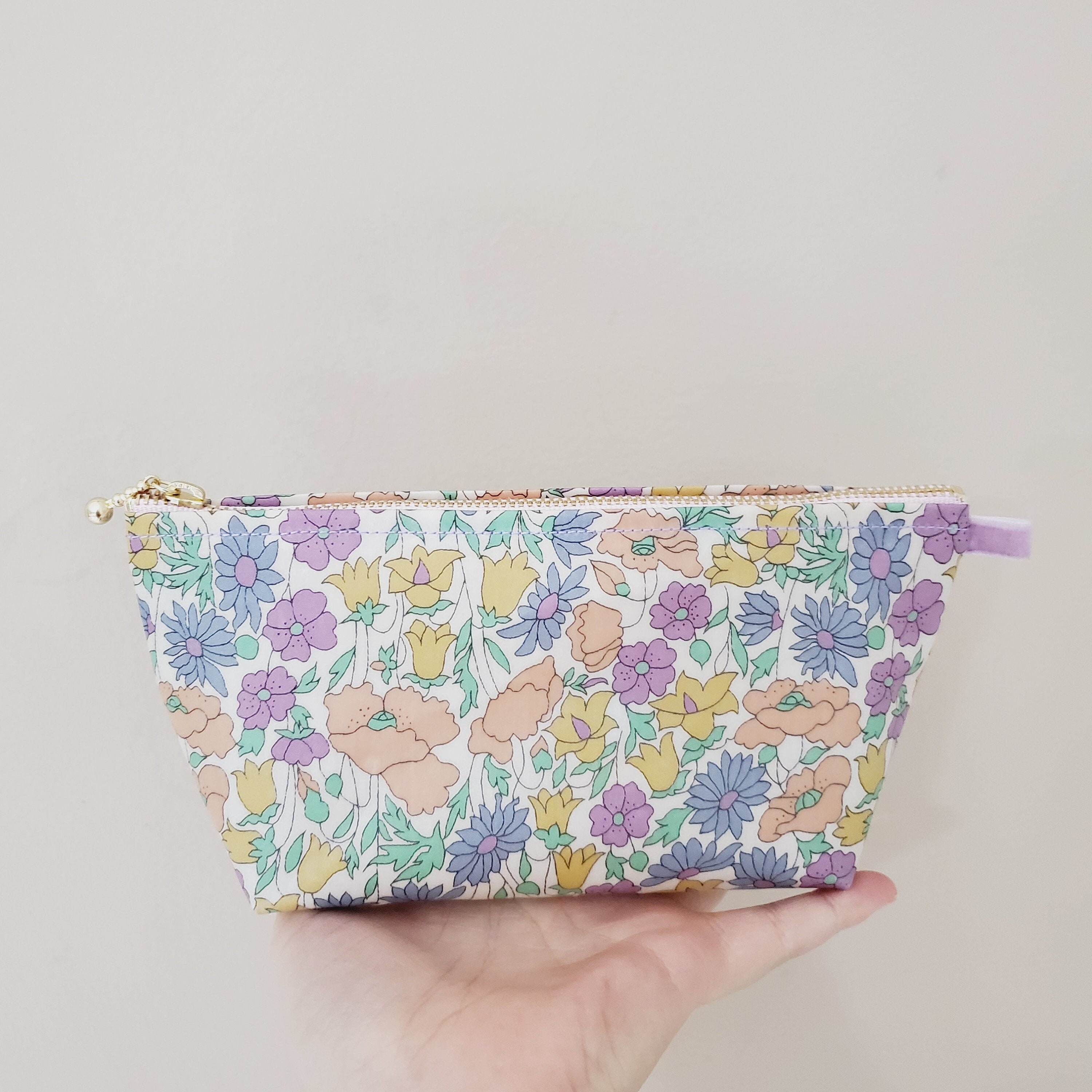 PASTEL FLORAL PENCIL CASE