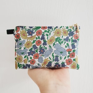 Liberty cosmetic pouch / Liberty Card case / flower print bag / mini zipper pouch / pretty print pouch