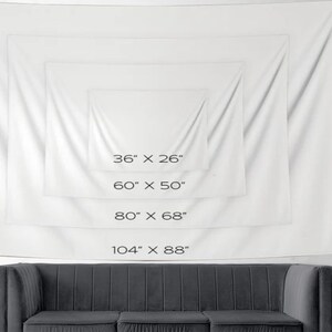 Puede incluir: Tapiz blanco con cuatro opciones de tama&ntilde;o diferentes mostradas. Los tama&ntilde;os son 36" x 26", 60" x 50", 80" x 68", y 104" x 88".