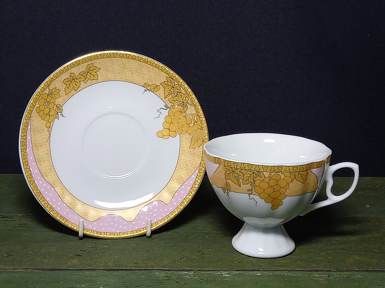 Tasse litron et soucoupe en porcelaine de Sèvres, collection d'Ostave