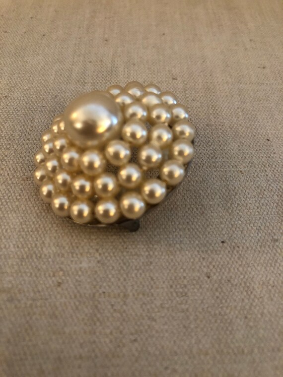 1950s Faux Pearl brooch - image 2