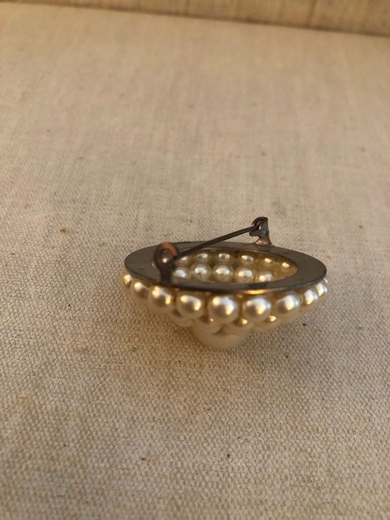 1950s Faux Pearl brooch - image 5