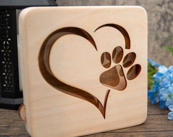LED wooden lamp Pfotenliebe – heart-paw design for animal lovers
