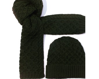 Bonnet et écharpe en tricot torsadé de laine mérinos en VERT ARMÉE