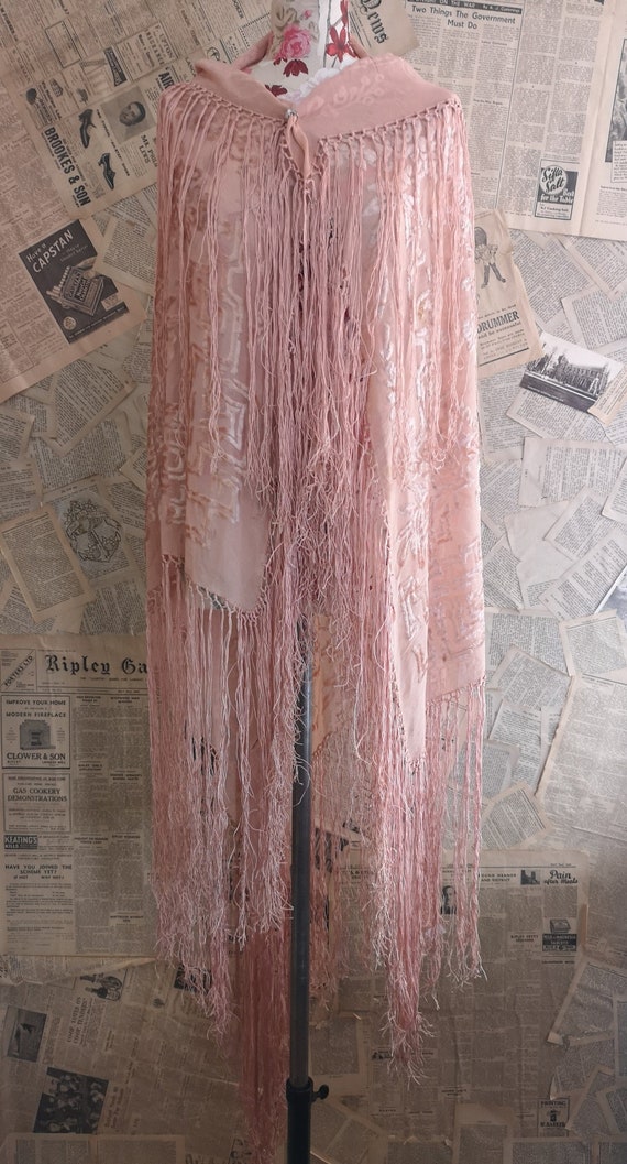 Vintage 20s pink devore shawl, burnout silk velvet
